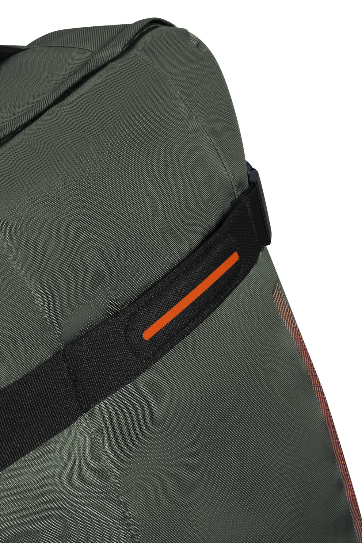 AMERICAN TOURISTER URBAN TRACK DUFFLE/WH M