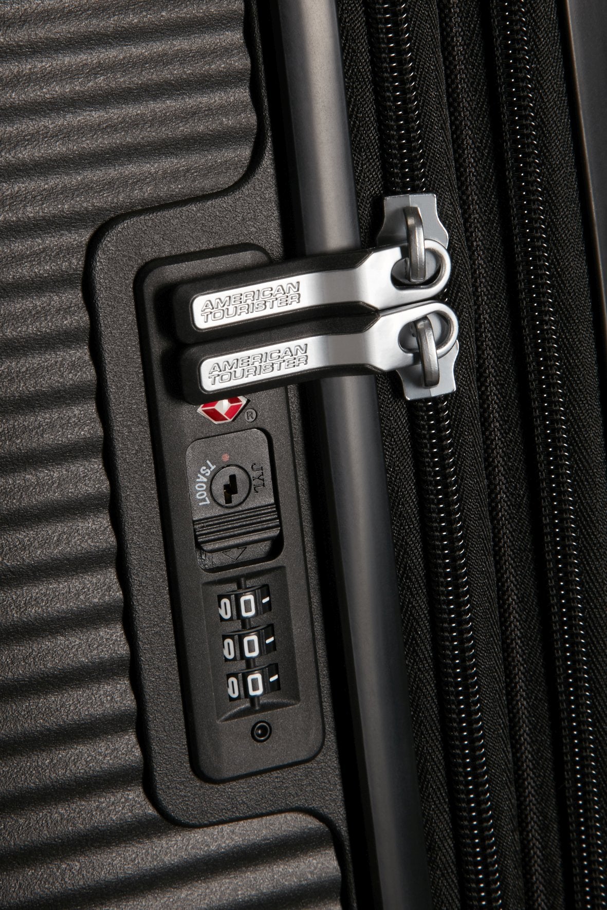 AMERICAN TOURISTER Soundbox Trolley M