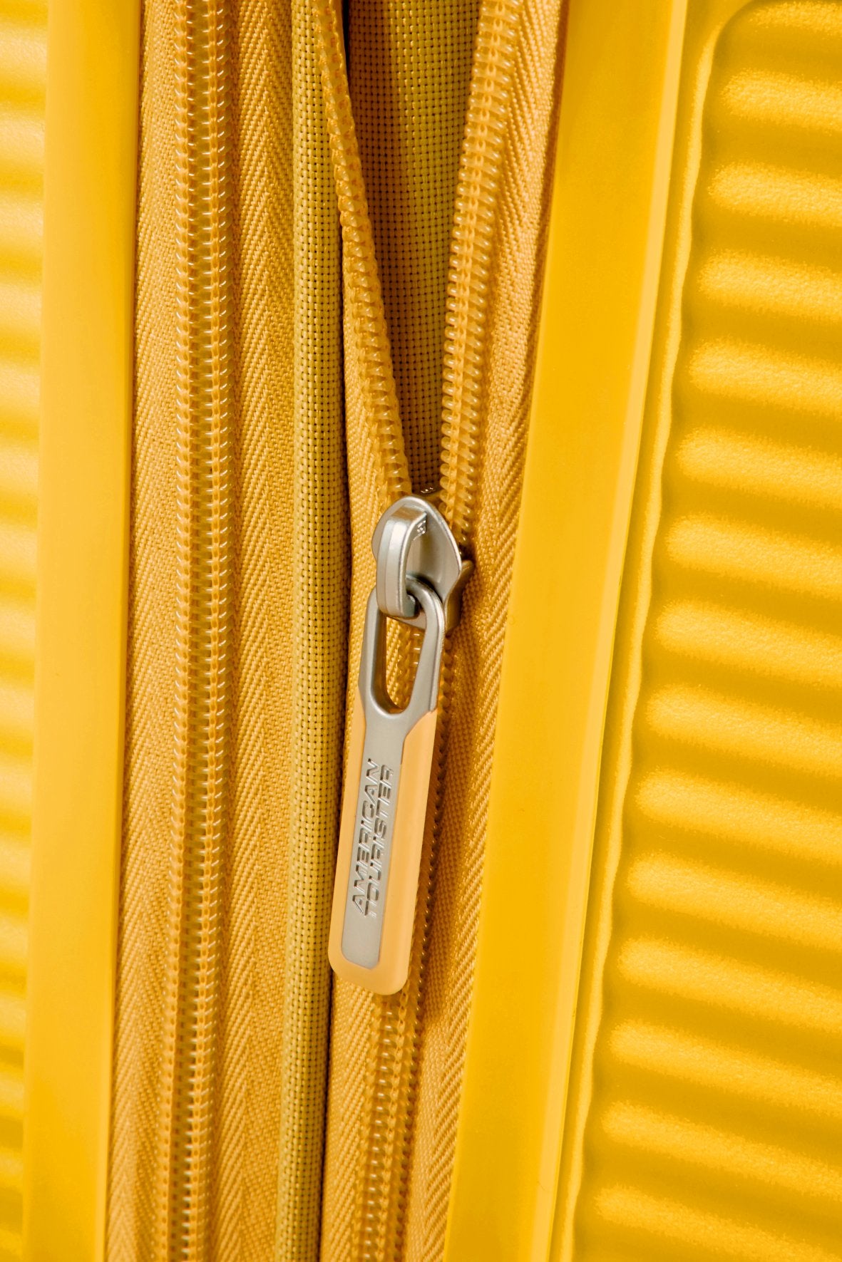 AMERICAN TOURISTER Soundbox Trolley M