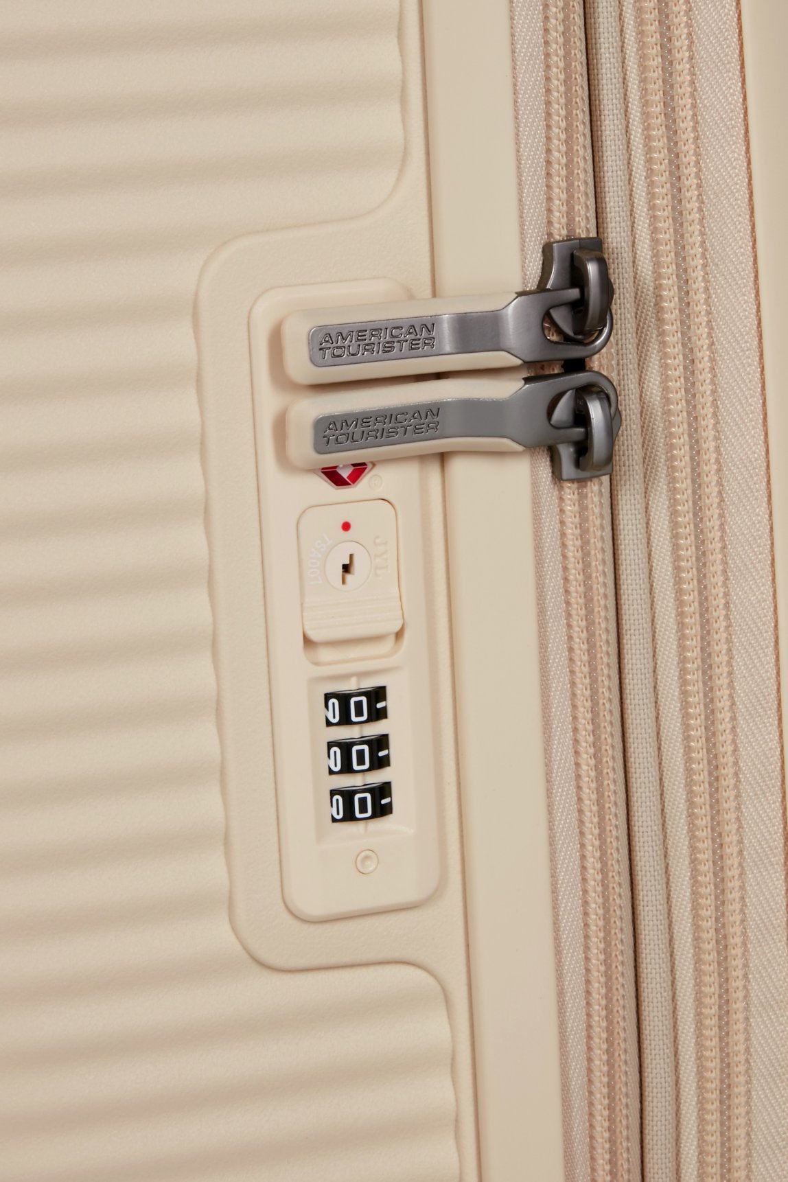 AMERICAN TOURISTER Soundbox Trolley M