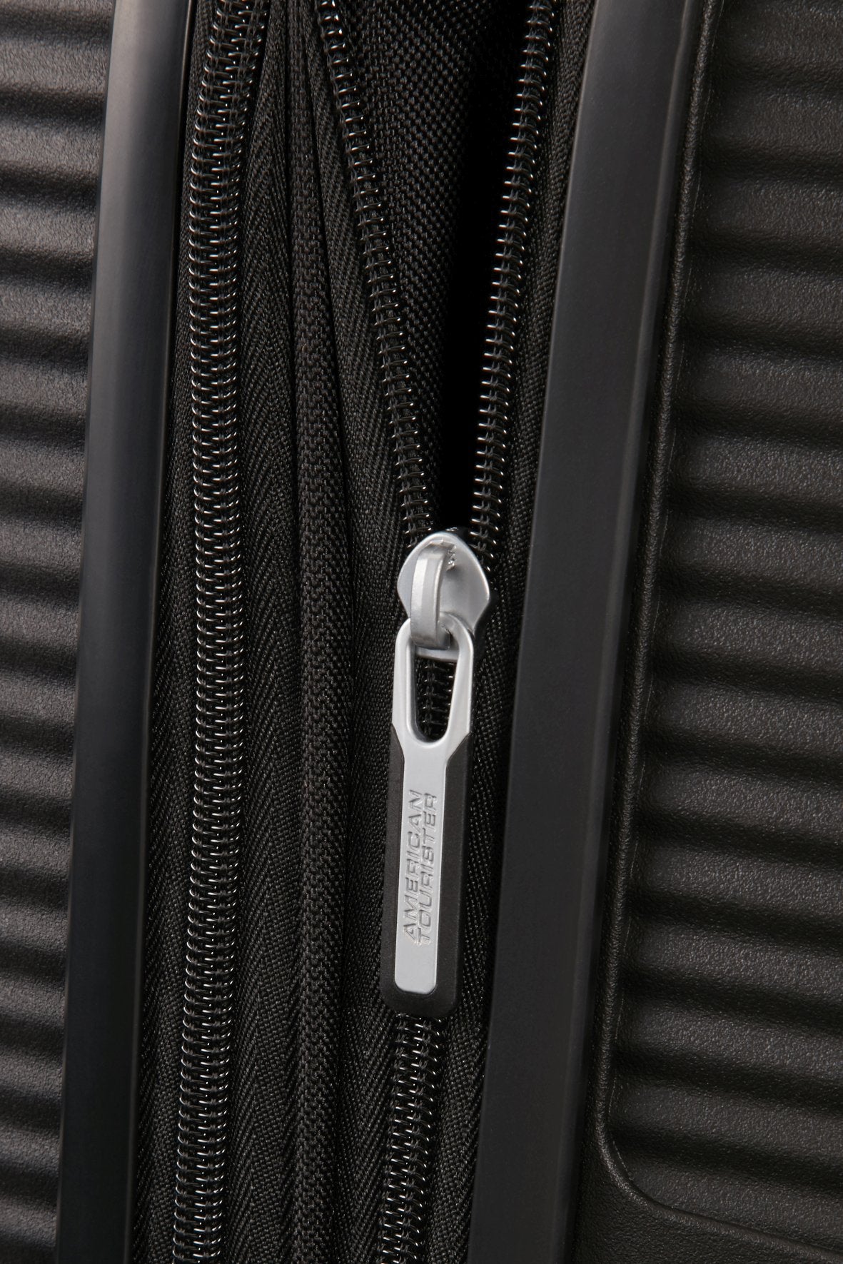 AMERICAN TOURISTER Soundbox Trolley M