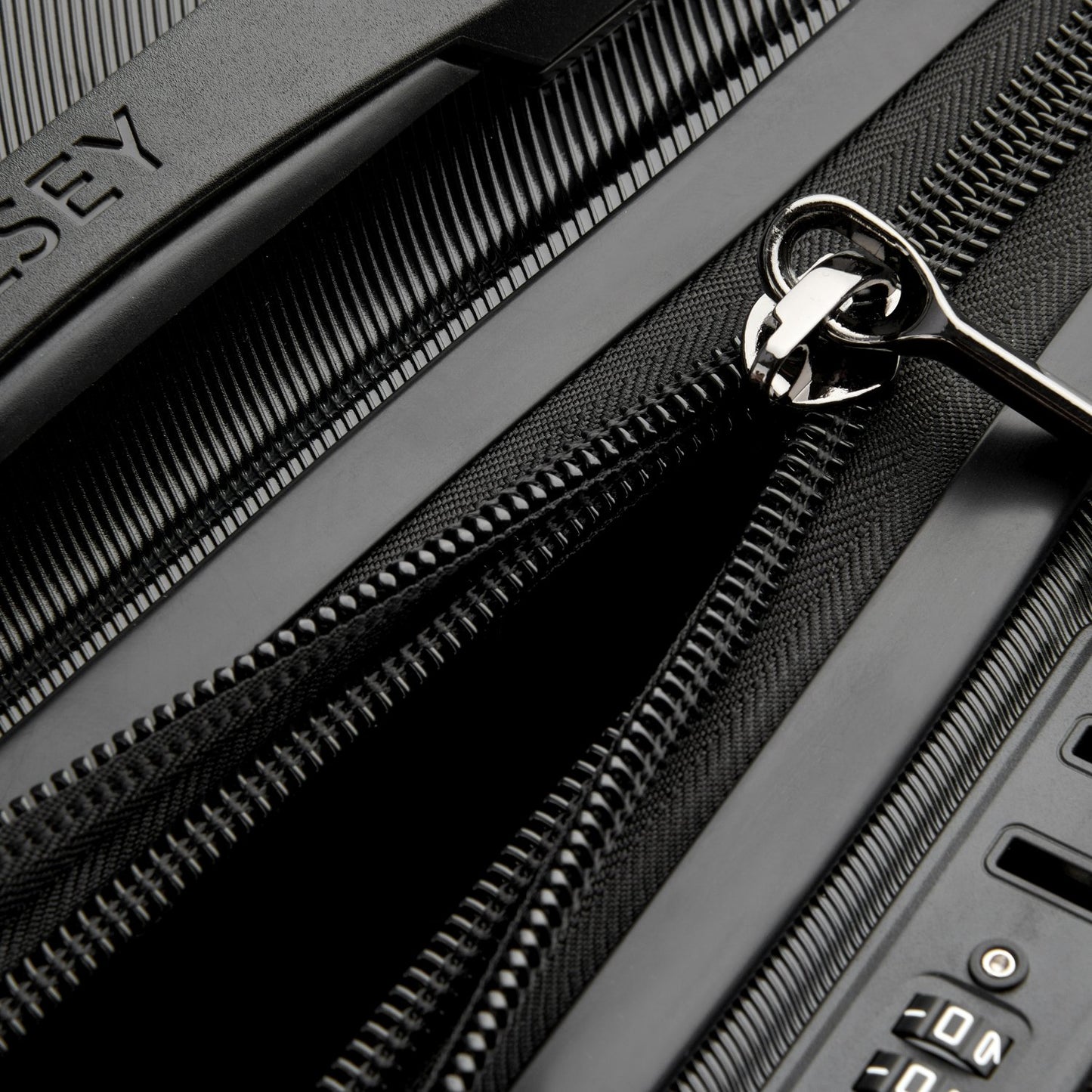 DELSEY PARIS - Shadow 5.0 – 73 CM - 4 DOUBLE WHEELS TRUNK