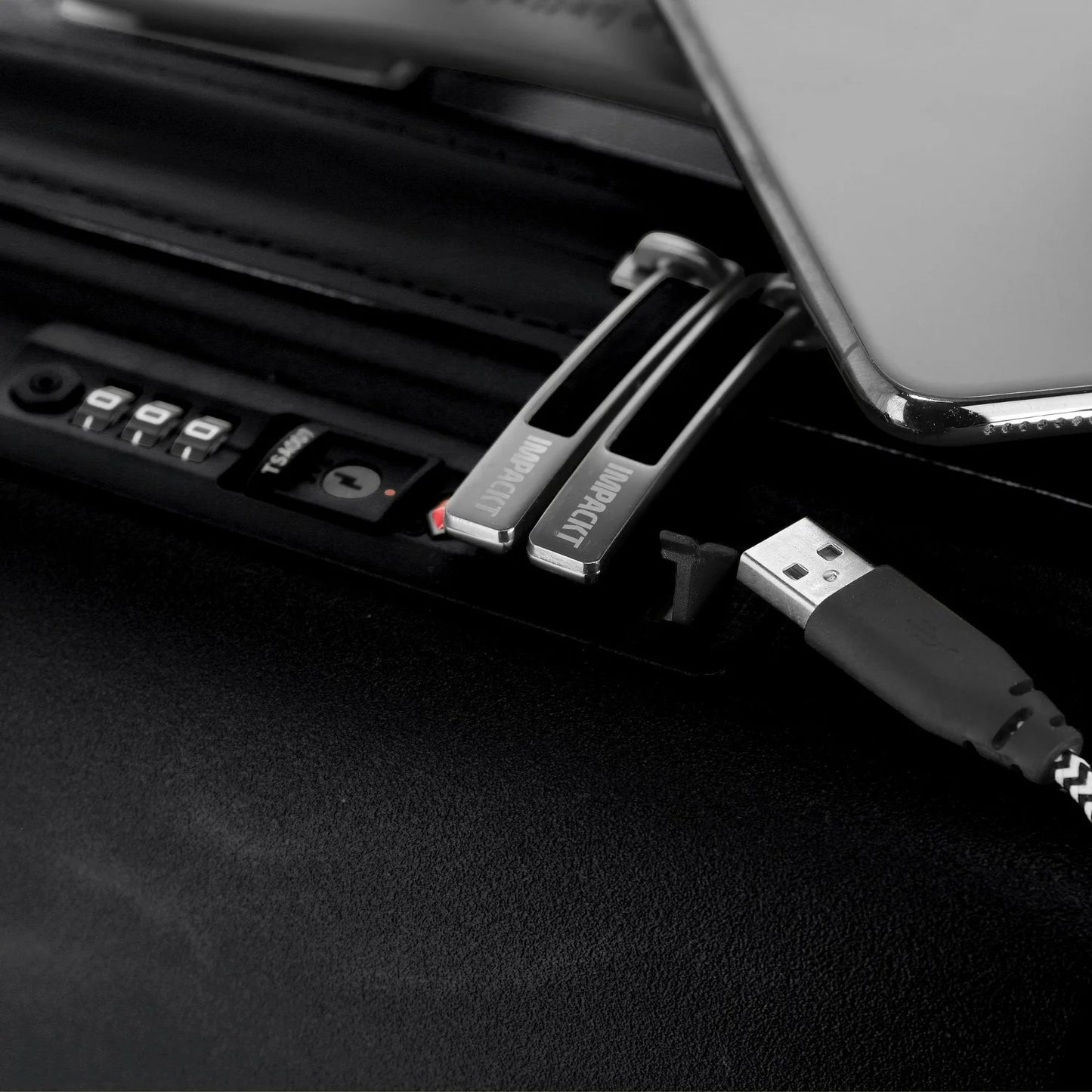 IMPACKT - IP1 Trolley S mit USB Port